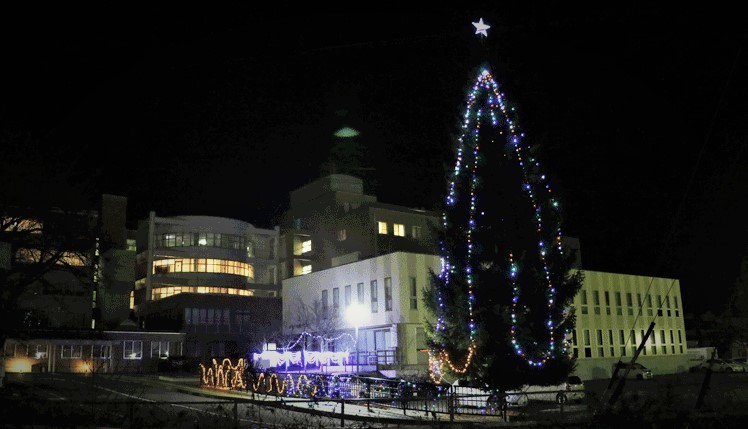 雄大な北アルプスの麓に位置する市立大町総合病院