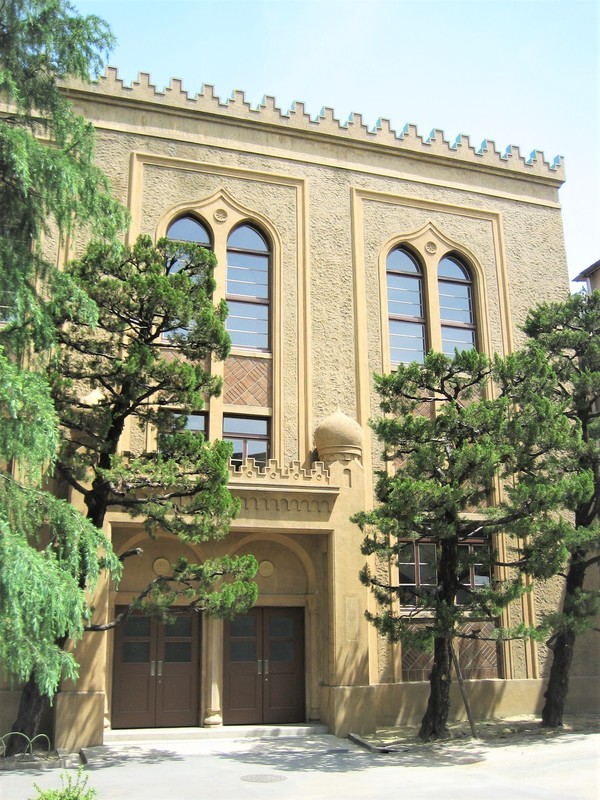 大阪医科大学構内にある歴史資料館　外観