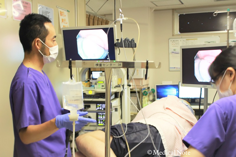 実際のESDの様子（写真左：松崎一平先生）