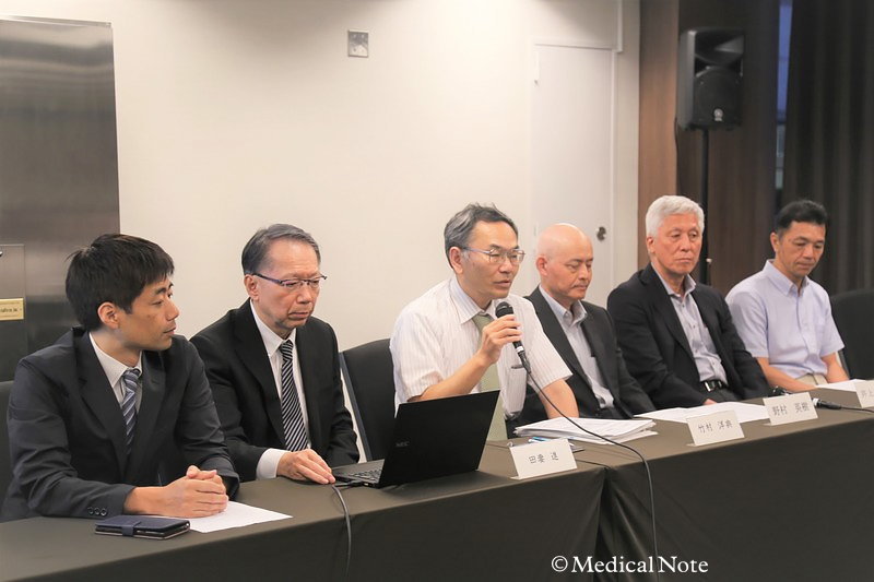 写真中央・マイクを持ち話す、東京医科歯科大学大学院医歯学総合研究科全人的医療開発学講座総合診療医学分野 教授の竹村洋典先生。同コンソーシアム世話人を務める