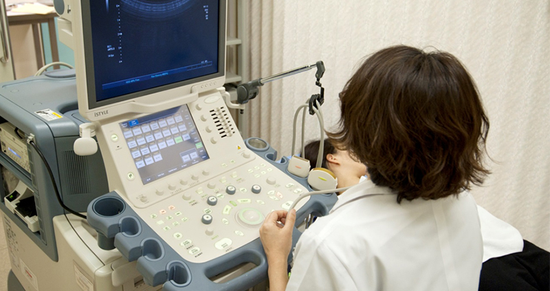 乳房超音波検査の様子