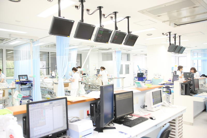 ICUで働くスタッフの皆さん