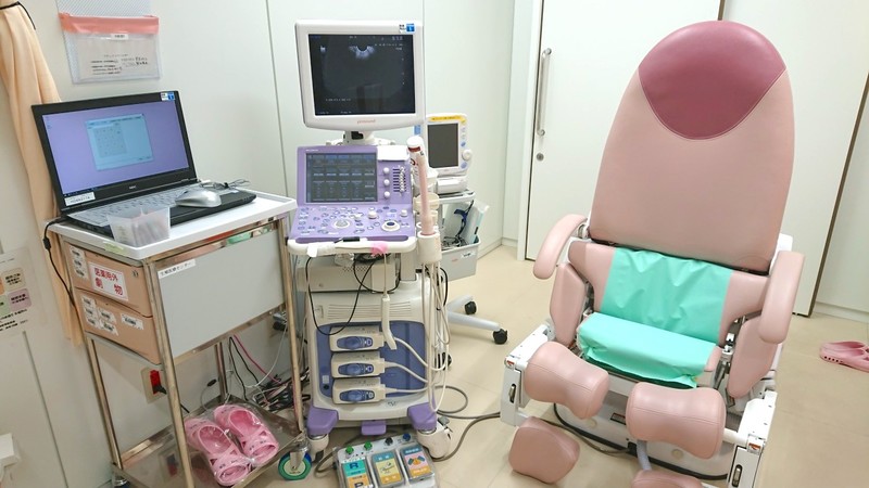 経膣超音波検査室の様子