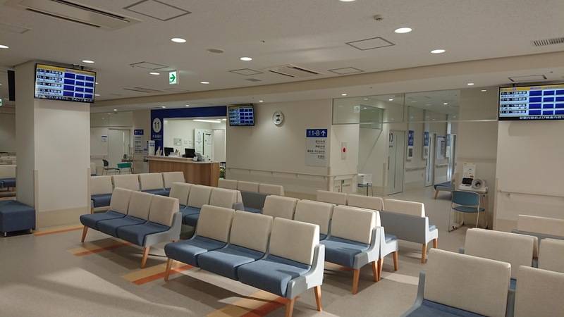 内科受付前