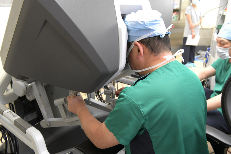 ロボット支援手術の操作の様子