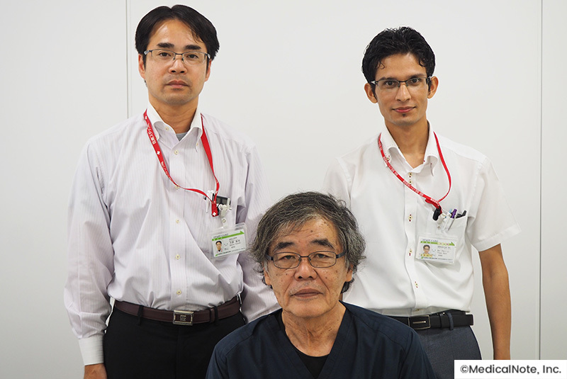 黒田先生と国際医療担当室のスタッフたち