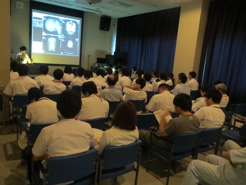 毎週木曜朝に開催される死亡症例検討会