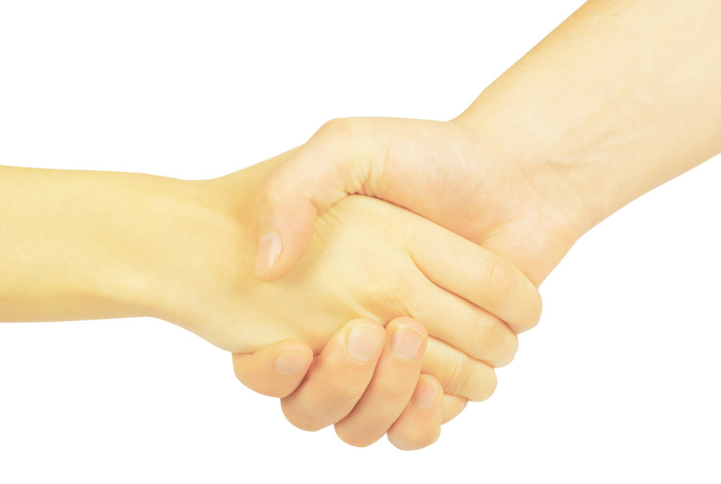 握手をしている手