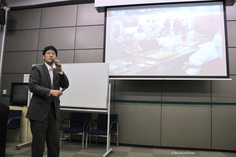 講演中の弊社井上