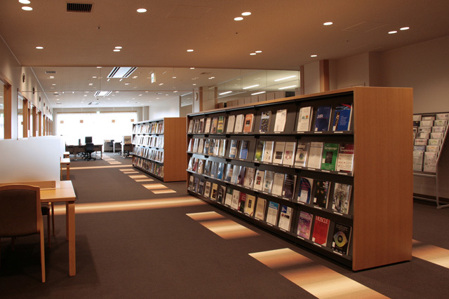 職員専用図書室（写真提供：倉敷中央病院）