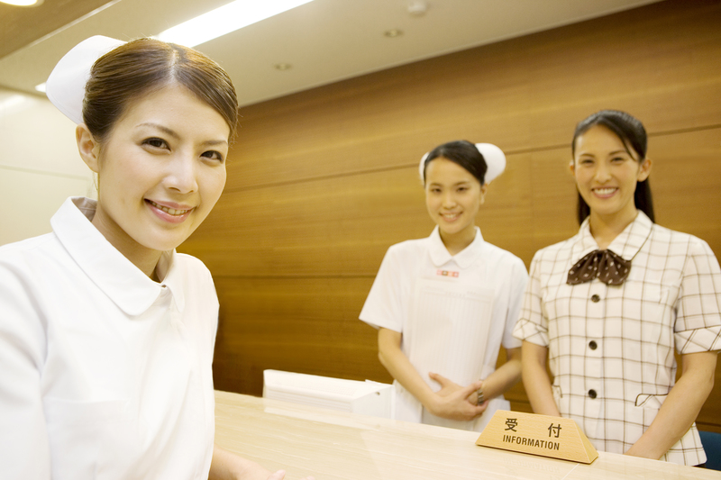 病院内で働いている人