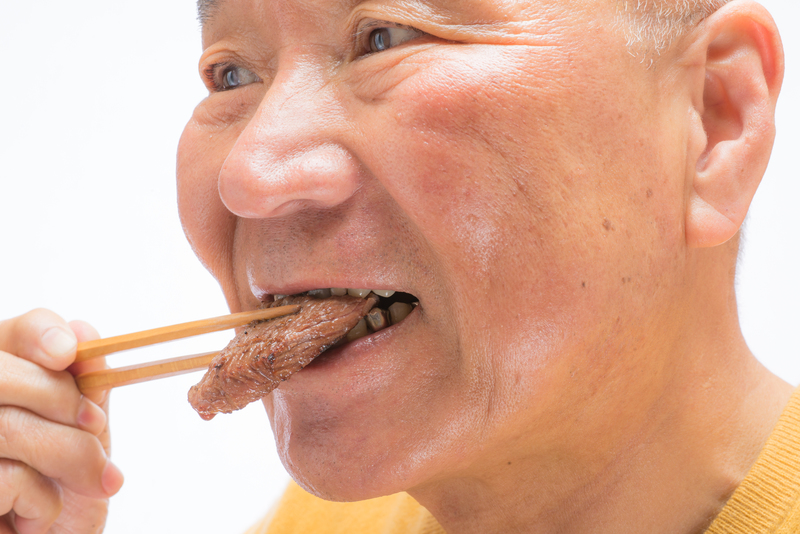 しっかりとした食事（肉や魚など）を摂っている高齢者