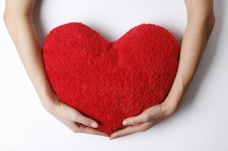両手にハート