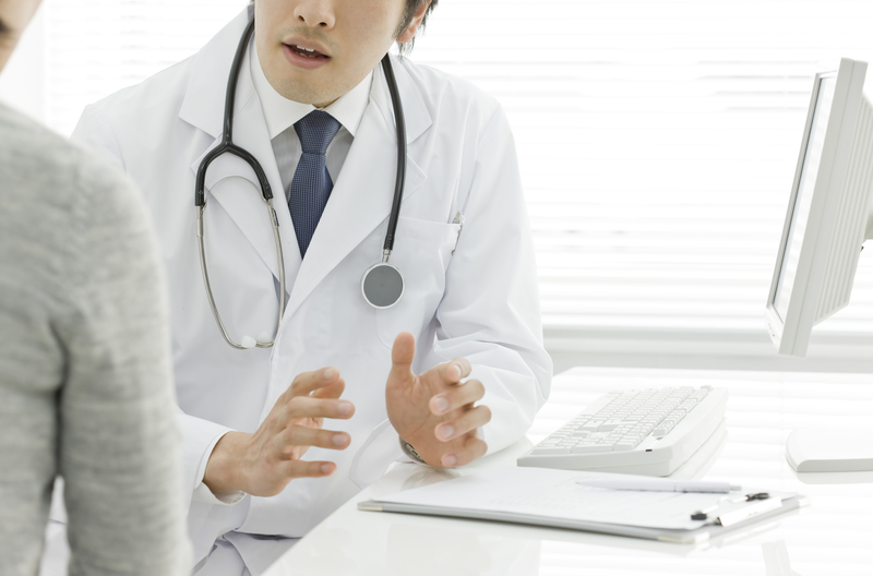 医師と患者さんが話している
