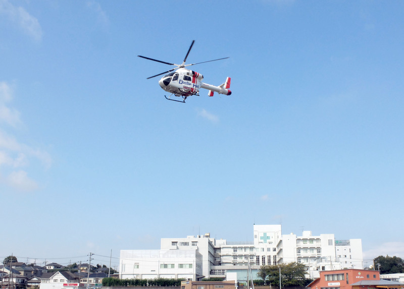 図2　当院ヘリポートから搬送される救急患者さん