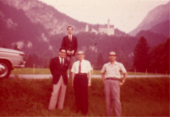 中尾教授と一緒に写る高久先生のお写真