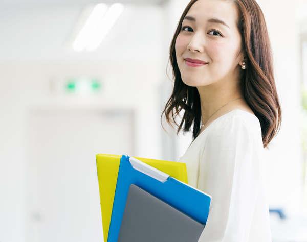 株式会社総宣アド/営業事務*銀座勤務*完全週休2日*年休120日以上*残業ほぼ無し*賞与年2回