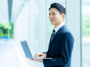 在庫・物流管理／プライム上場G ／年休122日／リモート可【エージェントサービス求人】