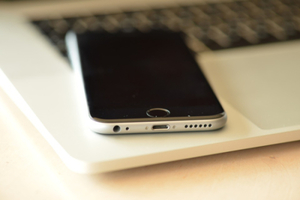 コミックシーモア のアプリの導入は ダウンロードは秘密の入り口から スマホアプリやiphone Androidスマホなどの各種デバイスの使い方 最新情報を紹介するメディアです