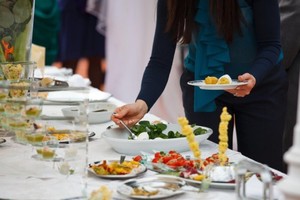 立食パーティーの基本マナー 服装や立ち振る舞いなど上品に魅せるには カードローン審査相談所