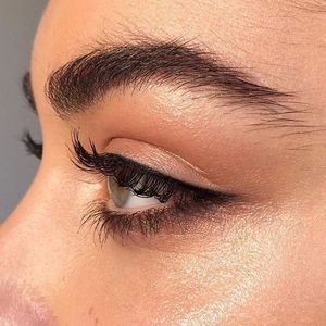 長谷川潤風メイクのやり方 愛用コスメ 下地や目元 眉毛 唇は 女性のライフスタイルに関する情報メディア