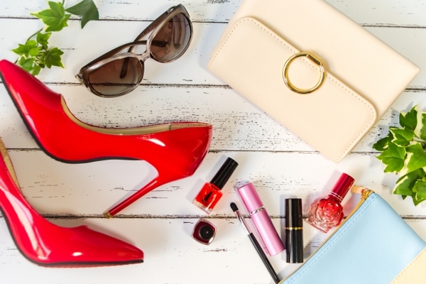 キラキラ女子の特徴17選 ウザいと思われないための注意点は 女性のライフスタイルに関する情報メディア