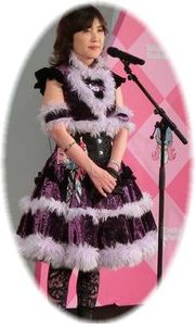 美人 稲田朋美の ゴスロリ ファッションがヤバい 網タイツ姿も 画像集 女性のライフスタイルに関する情報メディア