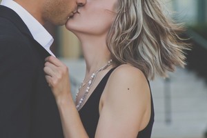 キスは不倫の始まり 既婚者同士と知りながら恋する男女の実態 女性のライフスタイルに関する情報メディア