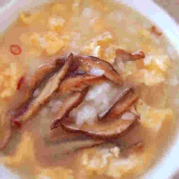 干し椎茸の戻し汁の使い方は 栄養 旨味満点の活用レシピを紹介 お食事ウェブマガジン グルメノート