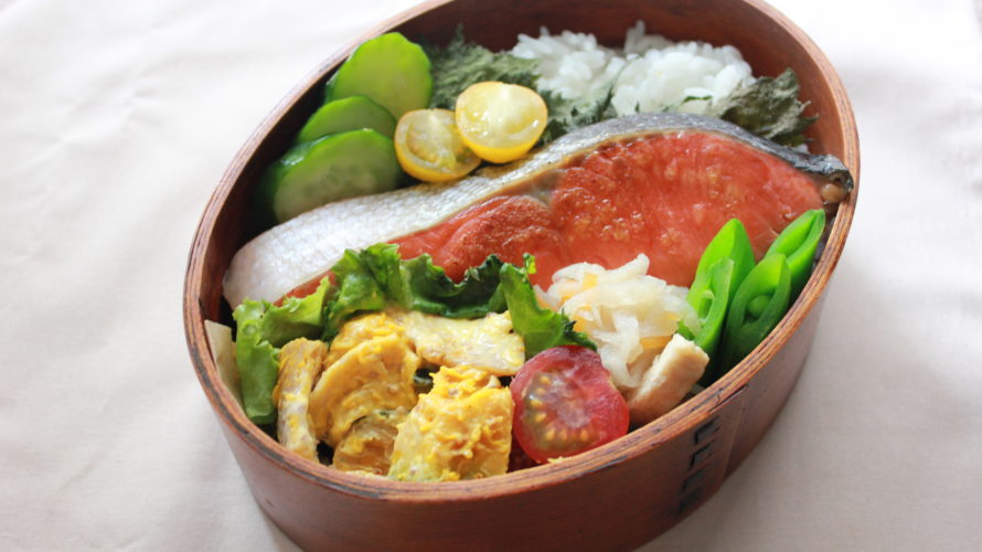 鮭を使った弁当のおかずレシピ集!定番『鮭弁』の詰め方も紹介 | お食事ウェブマガジン「グルメノート」