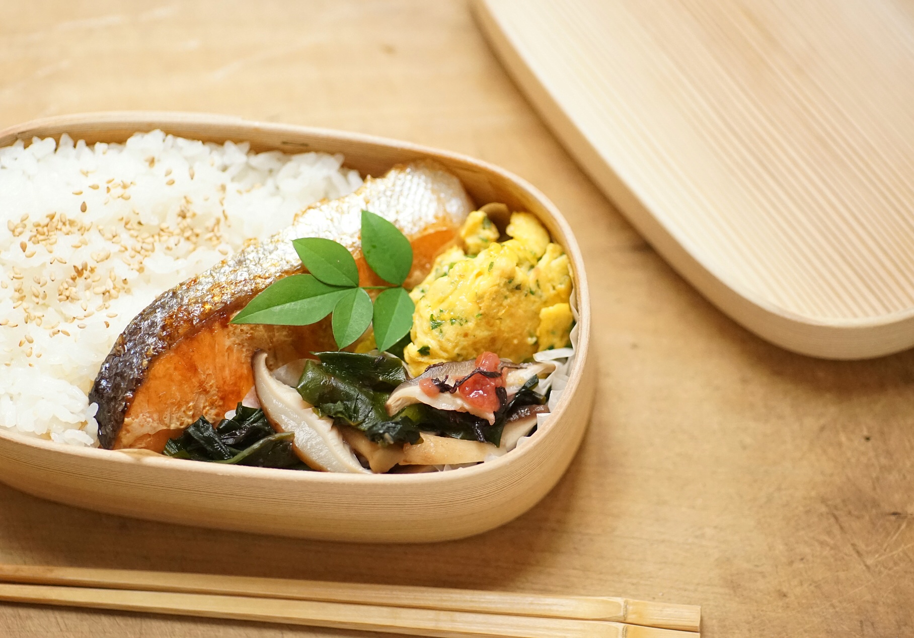 鮭を使った弁当のおかずレシピ集!定番『鮭弁』の詰め方も紹介 | お食事ウェブマガジン「グルメノート」