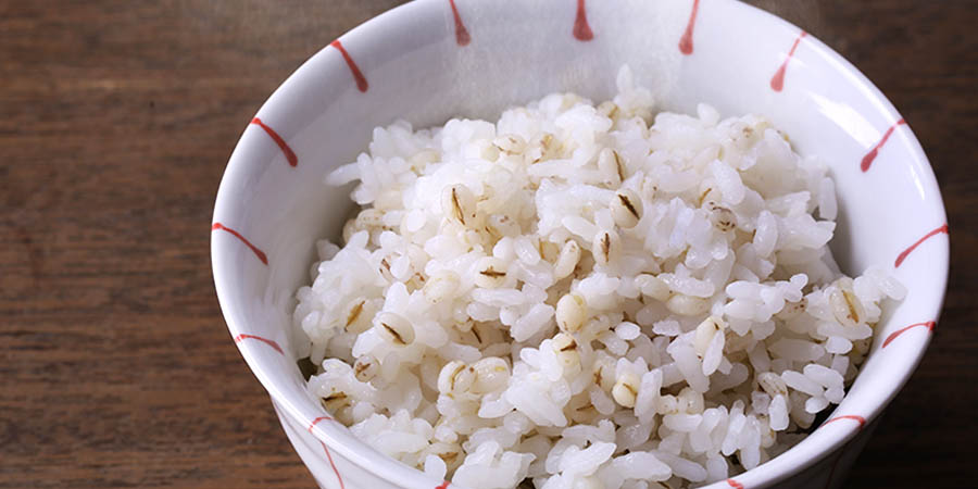 麦飯の炊き方を丁寧解説!効果やカロリーと糖質についても調査! | お食事ウェブマガジン「グルメノート」