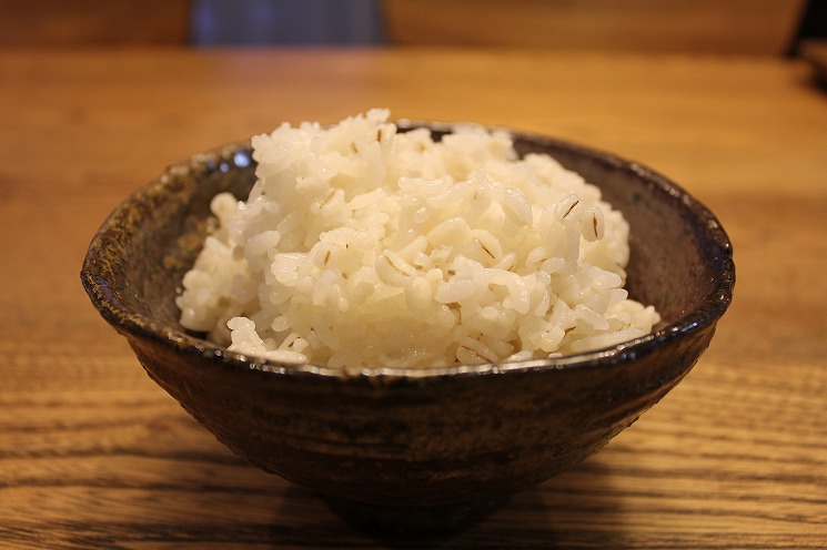 麦飯の炊き方を丁寧解説!効果やカロリーと糖質についても調査! | お食事ウェブマガジン「グルメノート」
