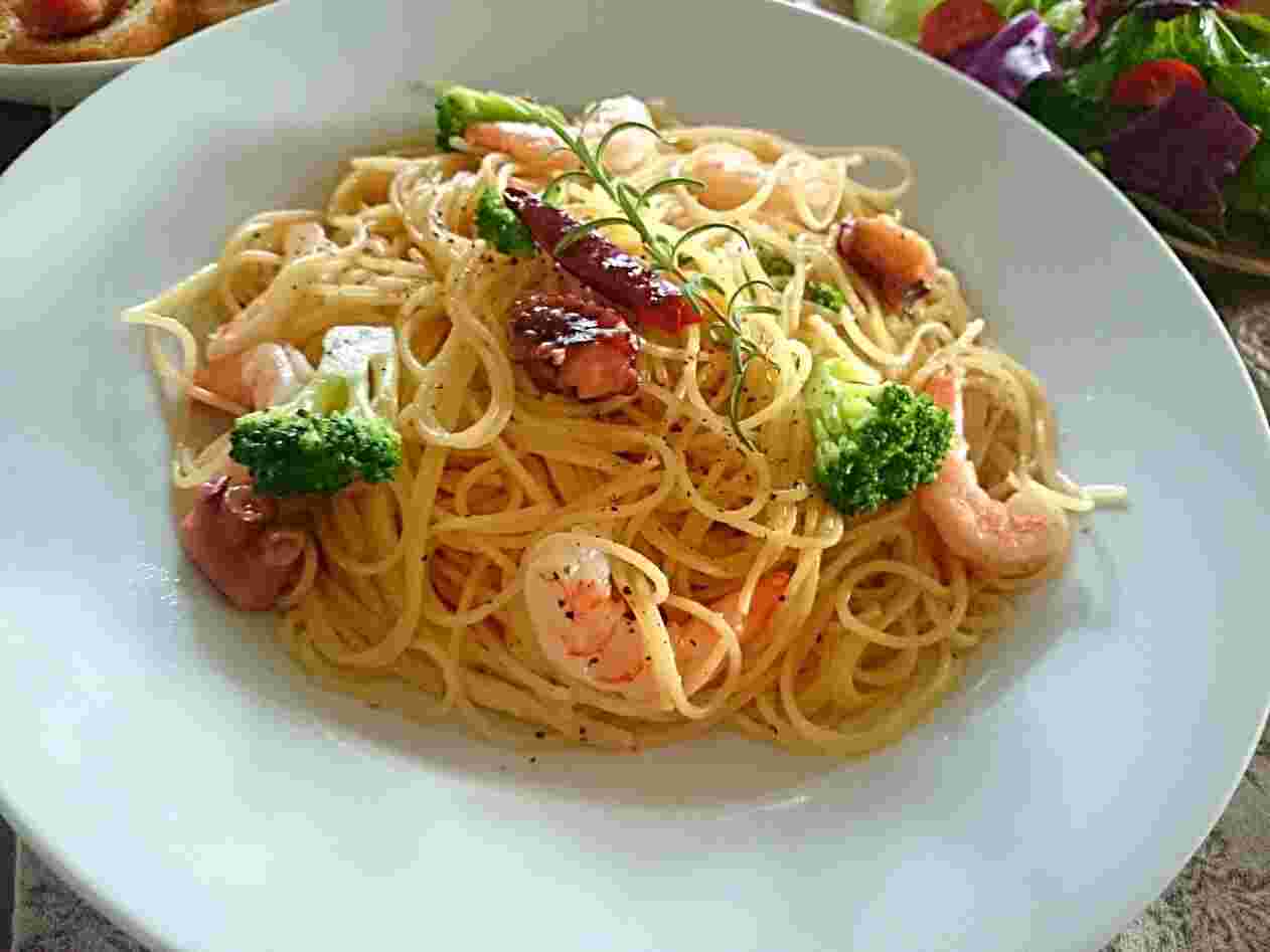 アヒージョで残ったオイルがパスタソースに 人気のレシピを紹介 お食事ウェブマガジン グルメノート
