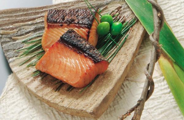 白鮭とは紅鮭・銀鮭と違う?栄養とカロリーや食べ方など解説! | お食事ウェブマガジン「グルメノート」