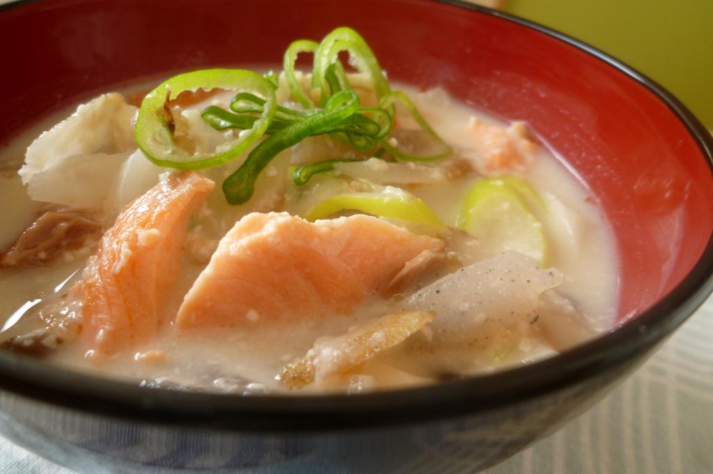白鮭とは紅鮭・銀鮭と違う?栄養とカロリーや食べ方など解説! | お食事ウェブマガジン「グルメノート」