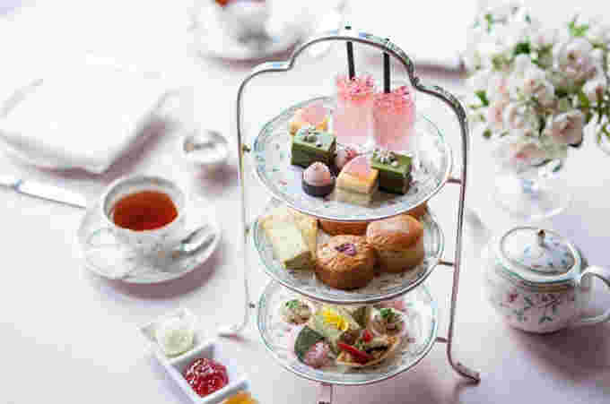 ソーサーの使い方とマナーを解説 コーヒー 紅茶を飲むときは持つの お食事ウェブマガジン グルメノート