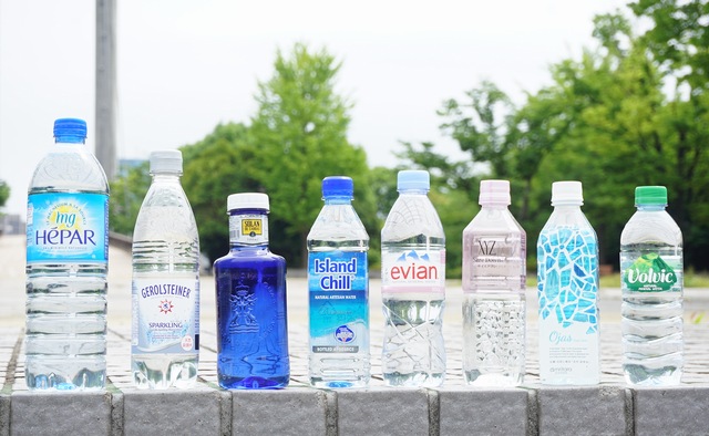 硬水と軟水の違いとは?硬度や効果など市販のミネラルウォーターで比較! | お食事ウェブマガジン「グルメノート」