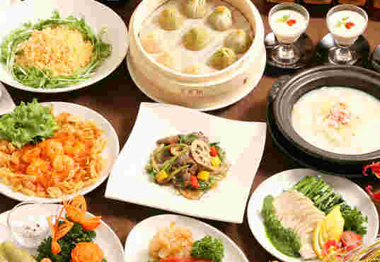 小籠包を始めとする豪華な中国料理の数々