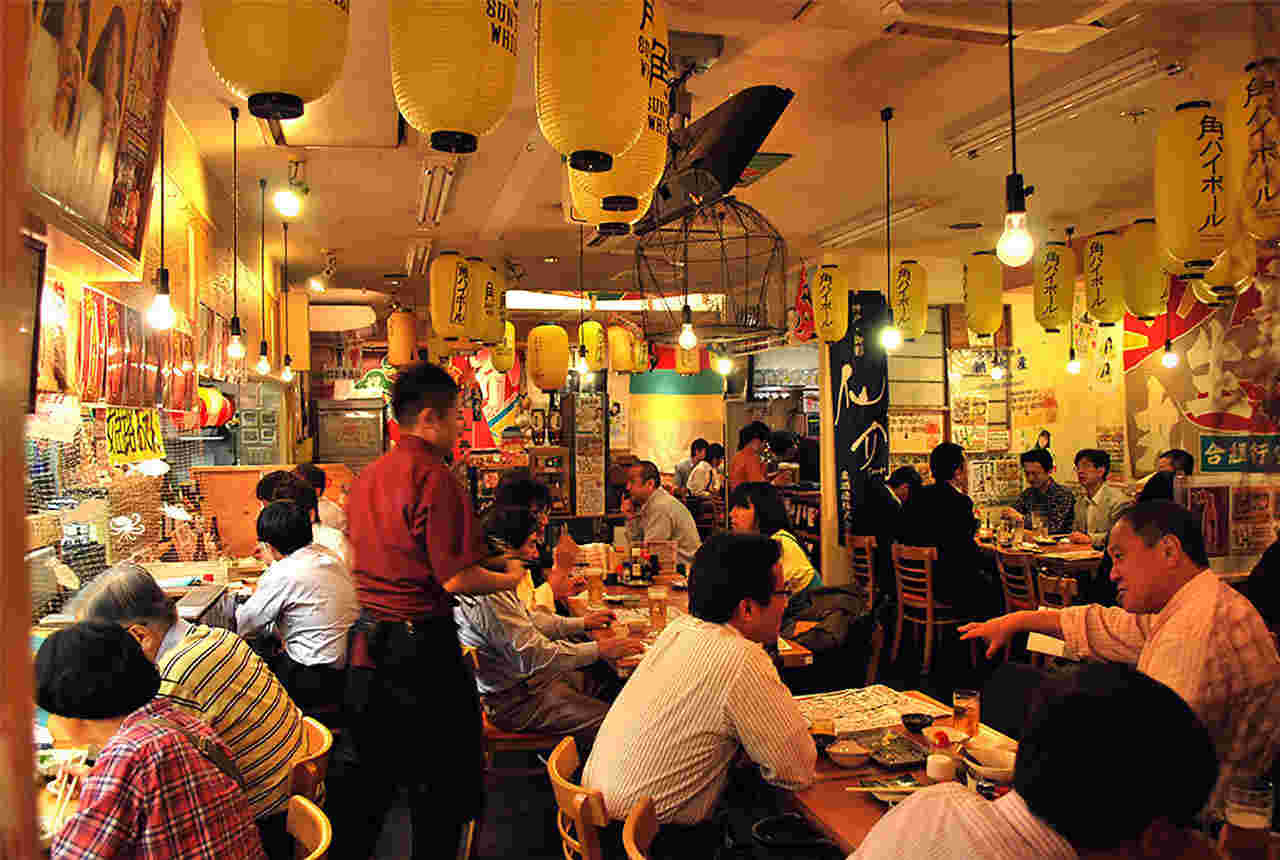 賑わっている店内