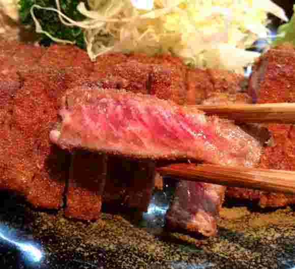 牛かつもと村の牛カツの断面