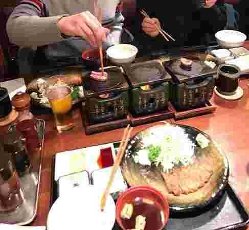 牛かつもと村の鉄板