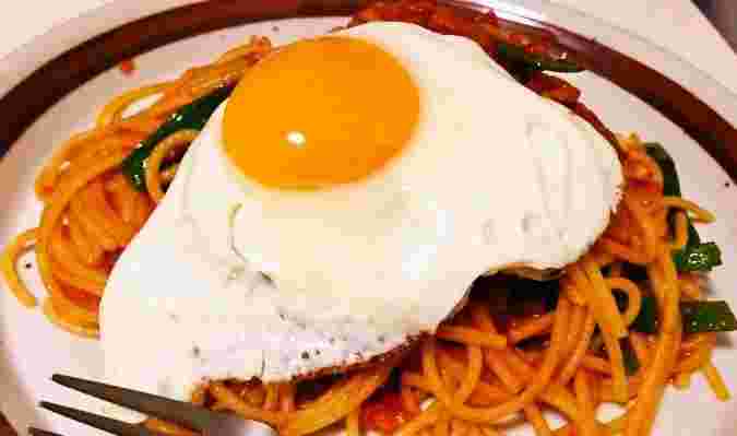 目玉焼きののった、ナポリタン
