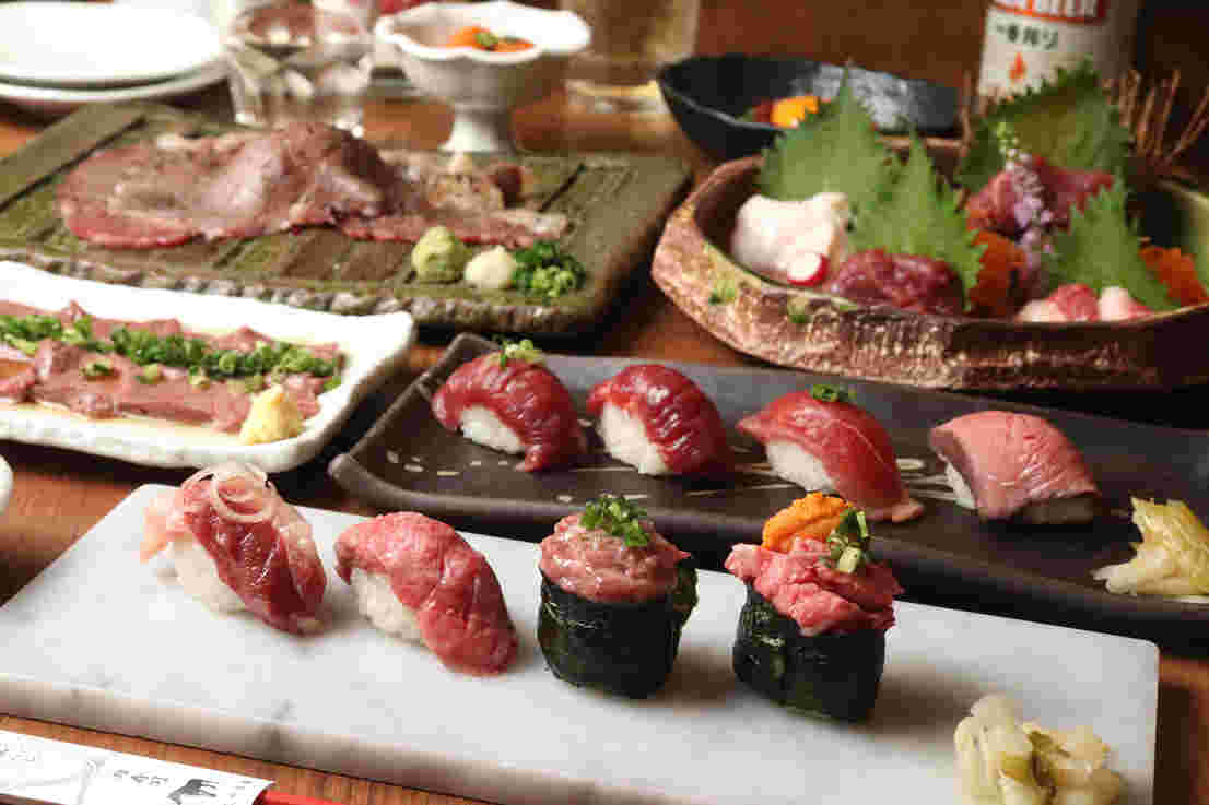 肉寿司とその他の料理