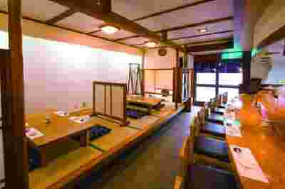 やま坊しの店内