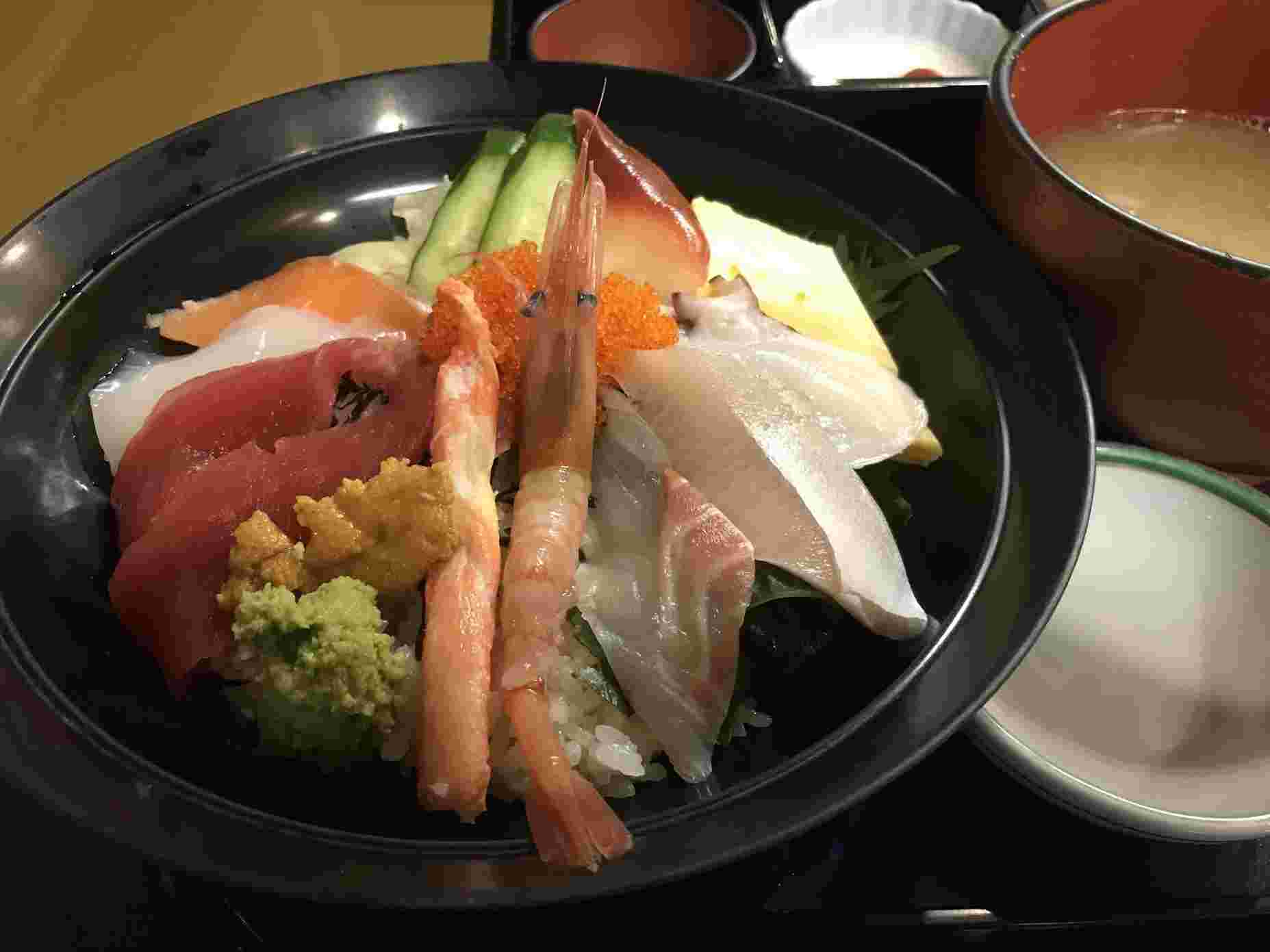 海風亭寺泊日本海いけすレストランの海鮮丼