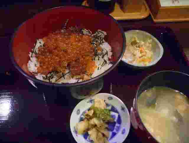 和食美やまのいくら丼