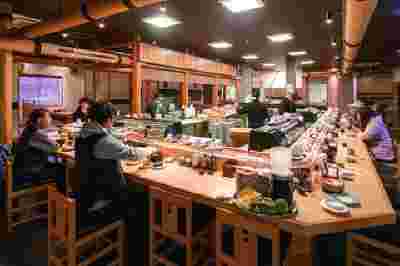佐渡のすし弁慶の店内の様子