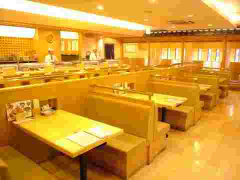 富寿司しの店内