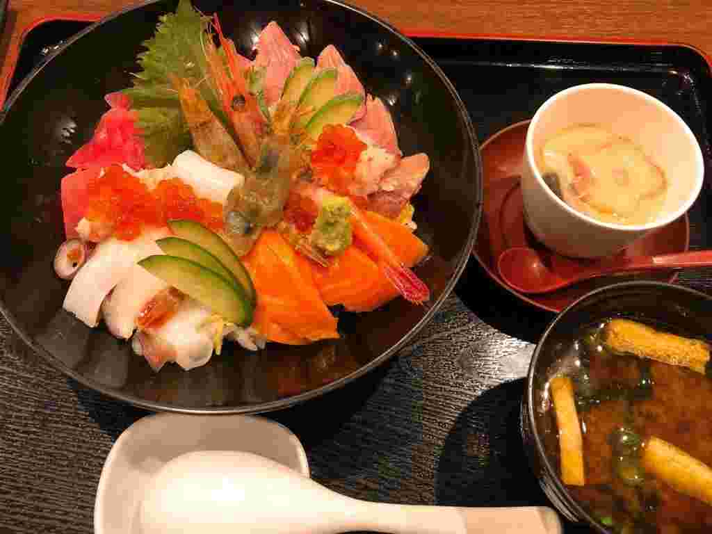 特選海鮮丼